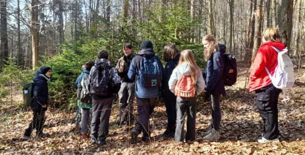 Schüler im Herrnhuter Wald